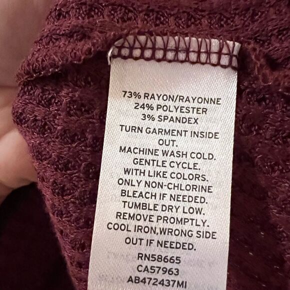 Abound off the shoulder garnet waffle style blouse size L - Picture 6 of 9